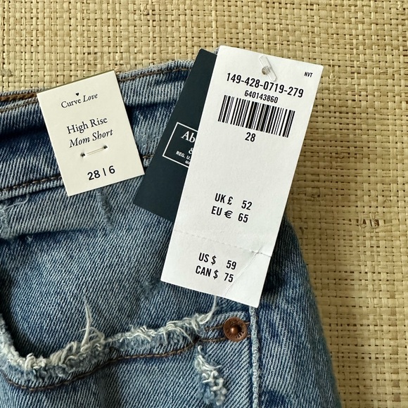 Abercrombie and Fitch High Rise Mom Short (Size 28/6) NWT - Picture 2 of 4